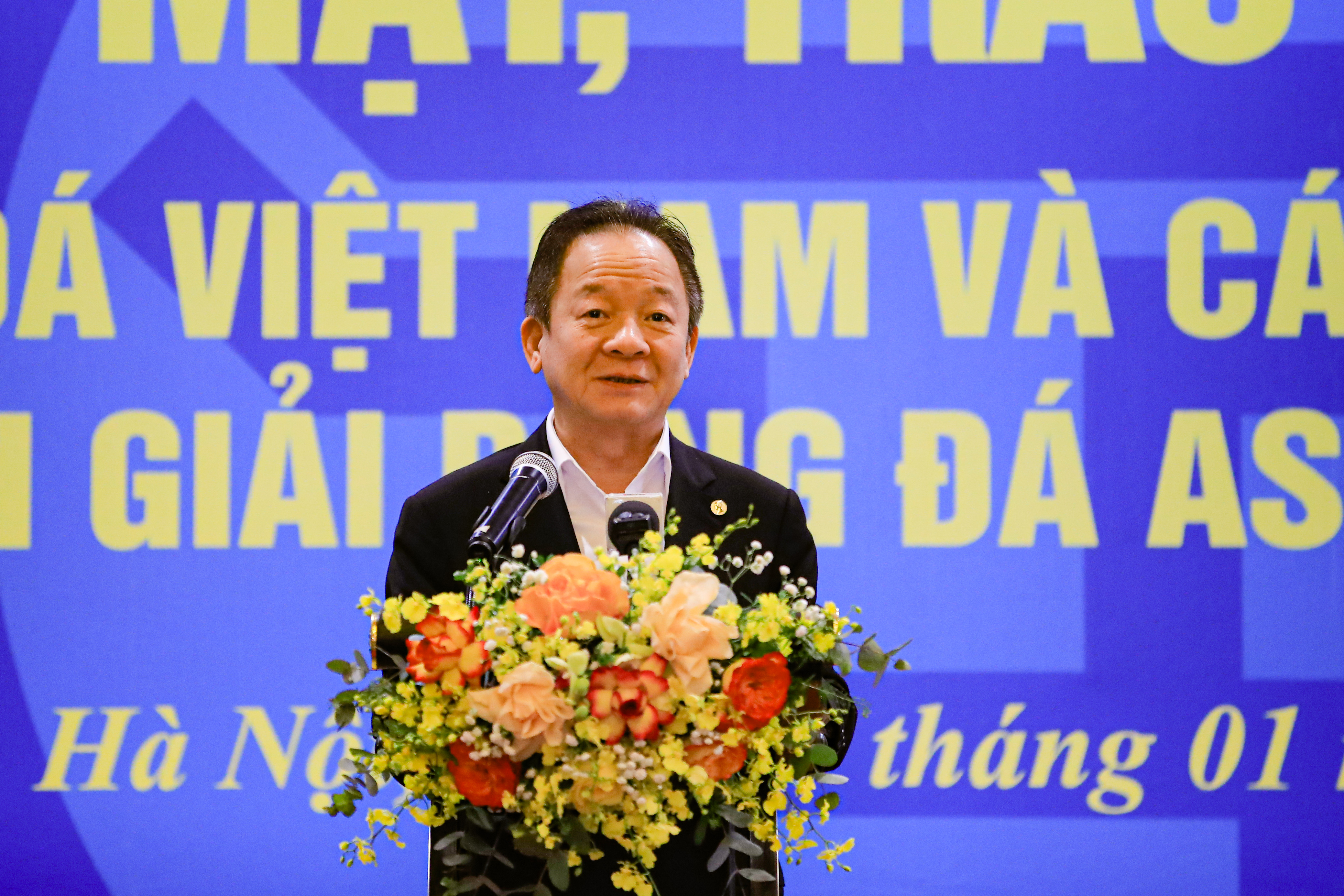 Bầu Hiển phát biểu tại buổi lễ Bầu Hiển phát biểu tại buổi lễ