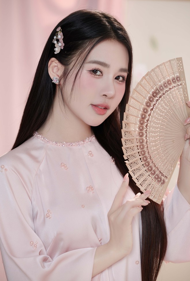 Á hậu Đỗ Hà Trang đẹp ngọt ngào, thanh khiết khi diện áo dài tết- Ảnh 4. Á hậu Đỗ Hà Trang đẹp ngọt ngào, thanh khiết khi diện áo dài tết- Ảnh 4.