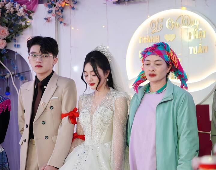 Ảnh cưới cô dâu Nùng xinh đẹp và chú rể Mông 'tổng tài' gây sốt mạng - Ảnh 5. Ảnh cưới cô dâu Nùng xinh đẹp và chú rể Mông 'tổng tài' gây sốt mạng - Ảnh 5.