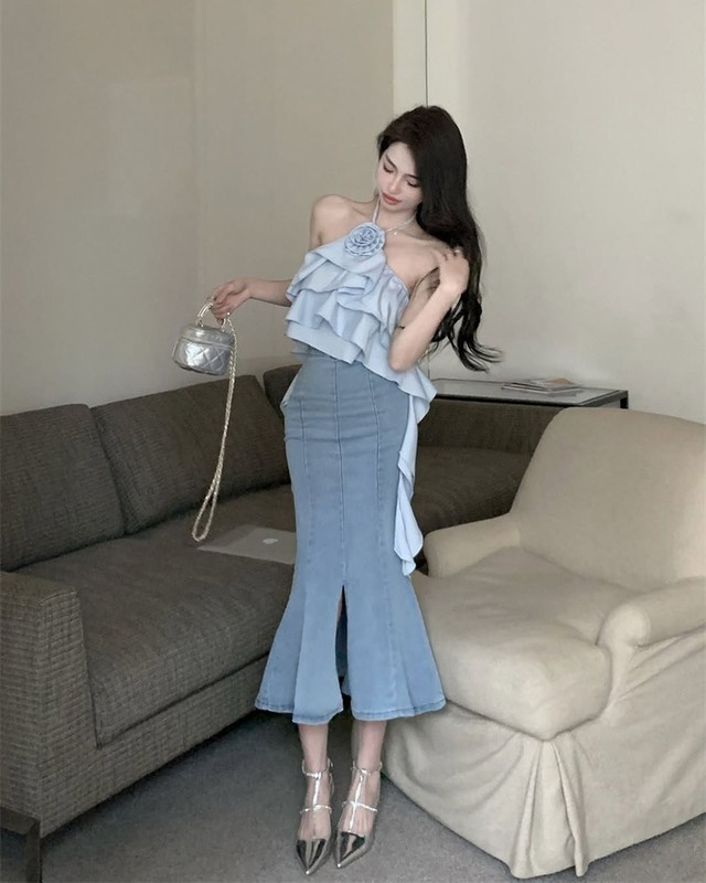 Thu hút ánh nhìn trong buổi dạ tiệc với chiếc đầm đuôi cá- Ảnh 2. Thu hút ánh nhìn trong buổi dạ tiệc với chiếc đầm đuôi cá- Ảnh 2.