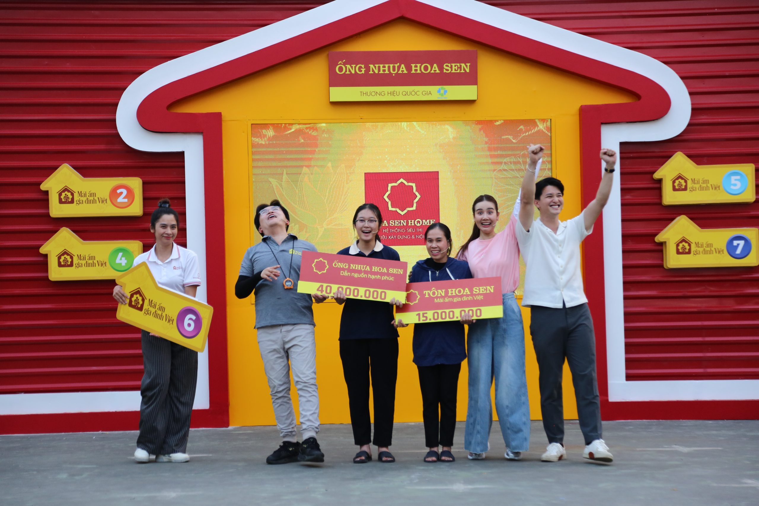- Vietnam.vn Số tiền thưởng vừa là động lực, vừa là tài lực để các gia đình vượt qua khó khăn.