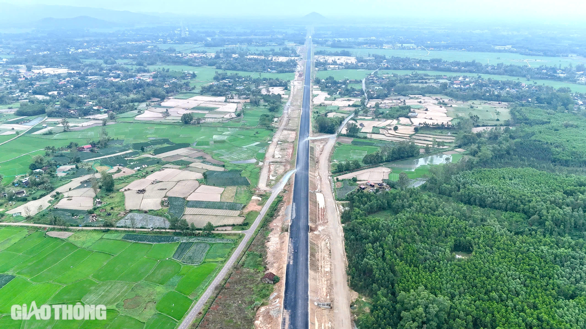Lắp hộ lan trên cao tốc Hoài Nhơn - Quy Nhơn- Ảnh 9. Lắp hộ lan trên cao tốc Hoài Nhơn - Quy Nhơn- Ảnh 9.