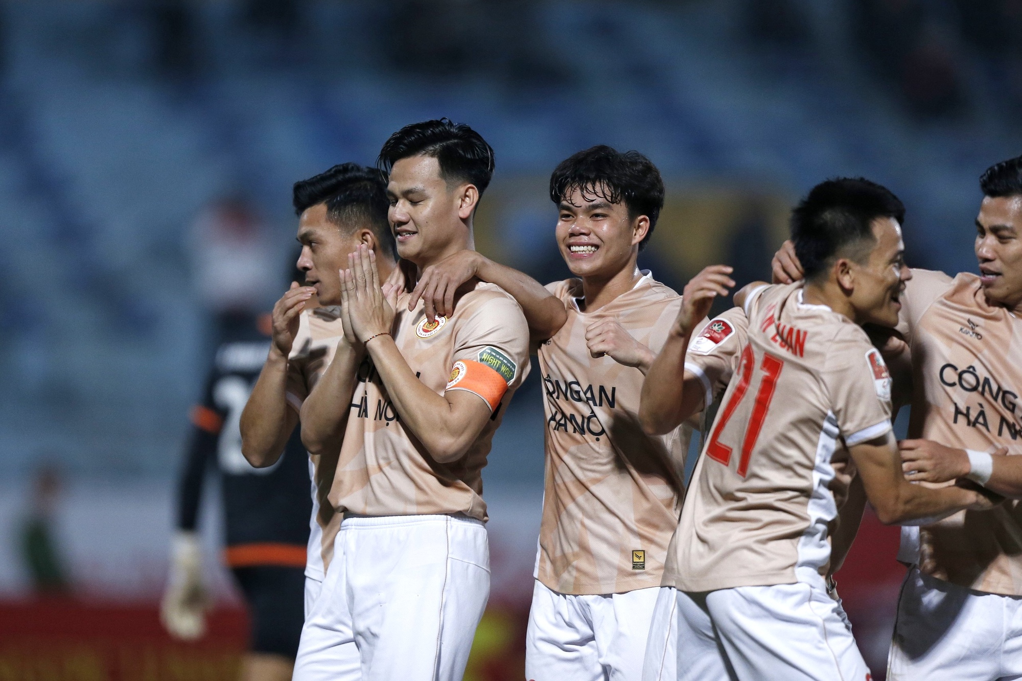 Hồ Tấn Tài được gọi lên đội tuyển Việt Nam sau khi ghi bàn cho CLB CAHN Hồ Tấn Tài được gọi lên đội tuyển Việt Nam sau khi ghi bàn cho CLB CAHN