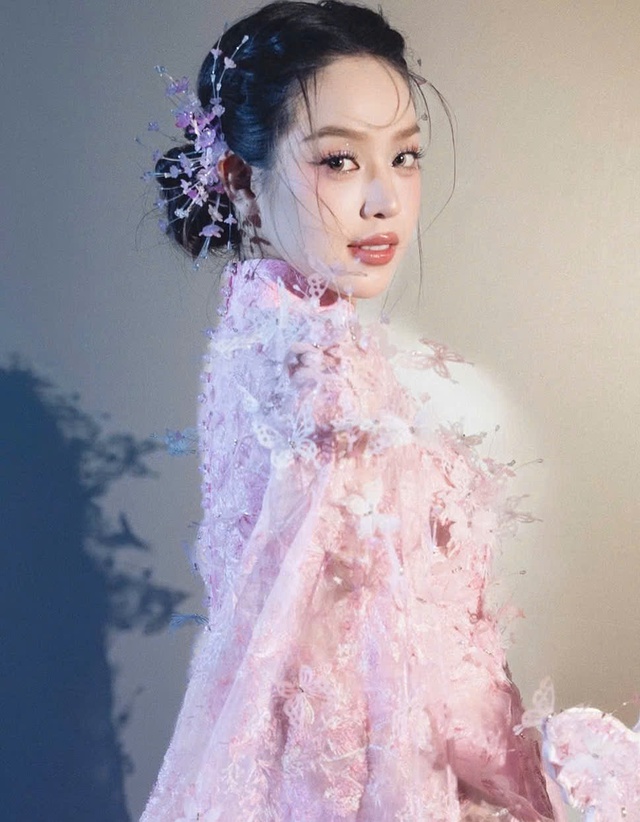 Gợi ý những kiểu tóc đẹp phù hợp cho nàng diện áo dài tết- Ảnh 2. Gợi ý những kiểu tóc đẹp phù hợp cho nàng diện áo dài tết- Ảnh 2.