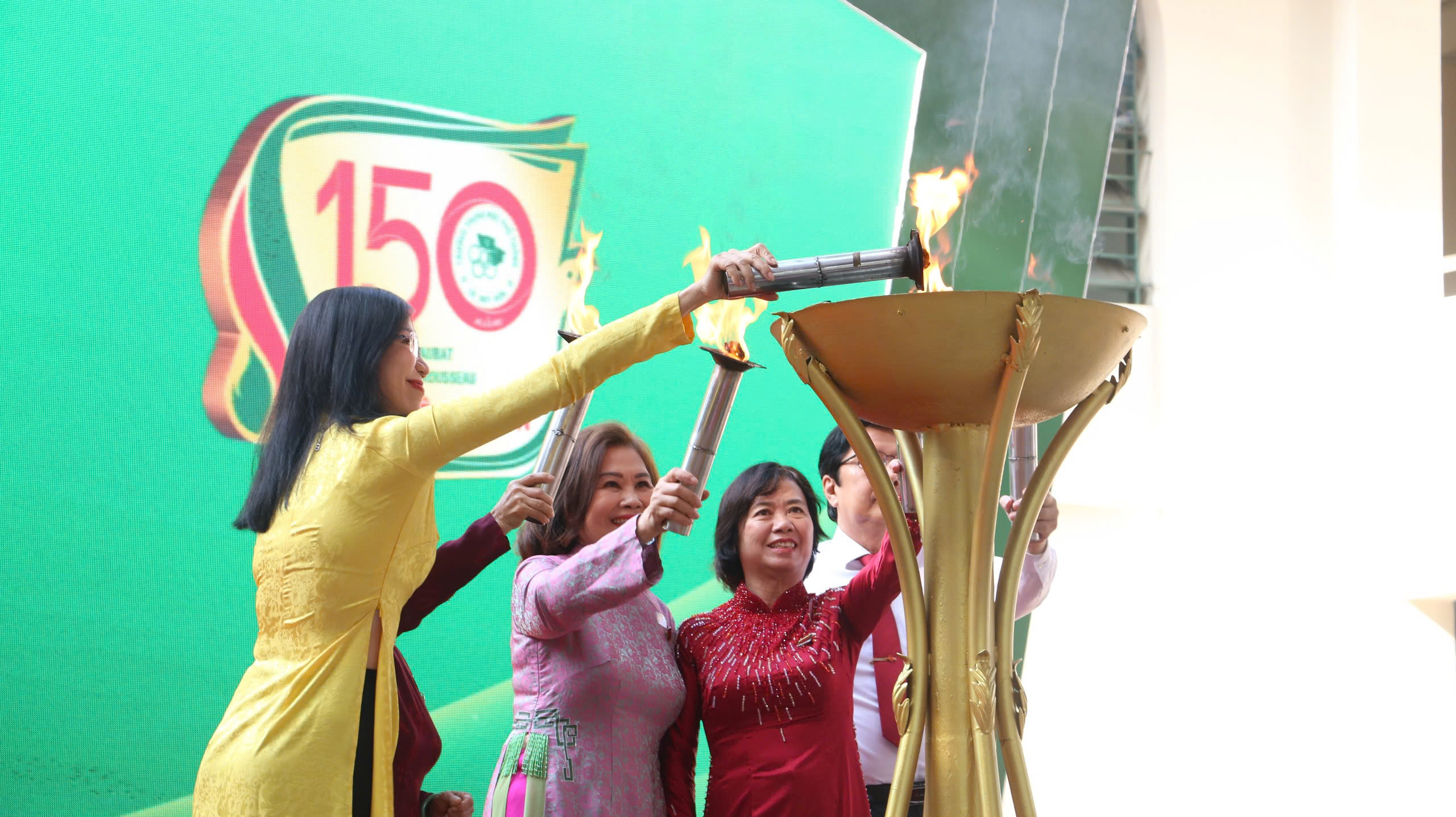 Nhiều thế hệ học sinh xúc động, tự hào về ngôi trường tròn 150 năm tuổi ở TP HCM- Ảnh 6. Nhiều thế hệ học sinh xúc động, tự hào về ngôi trường tròn 150 năm tuổi ở TP HCM- Ảnh 6.
