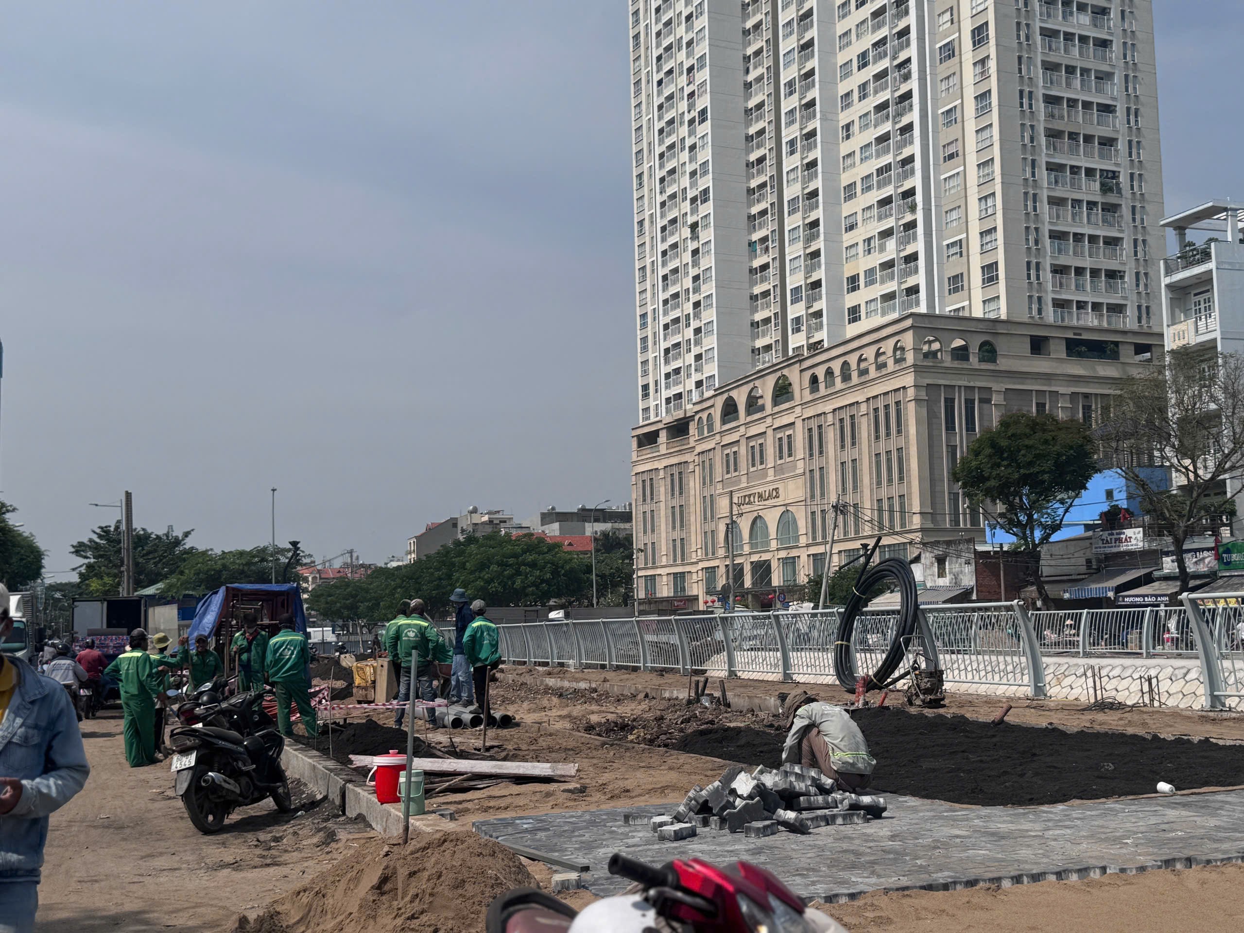 TP.HCM: Đoạn kênh ô nhiễm nặng được thay áo mới trước tết Nguyên đán, người dân phấn khởi- Ảnh 12. TP.HCM: Đoạn kênh ô nhiễm nặng được thay áo mới trước tết Nguyên đán, người dân phấn khởi- Ảnh 12.