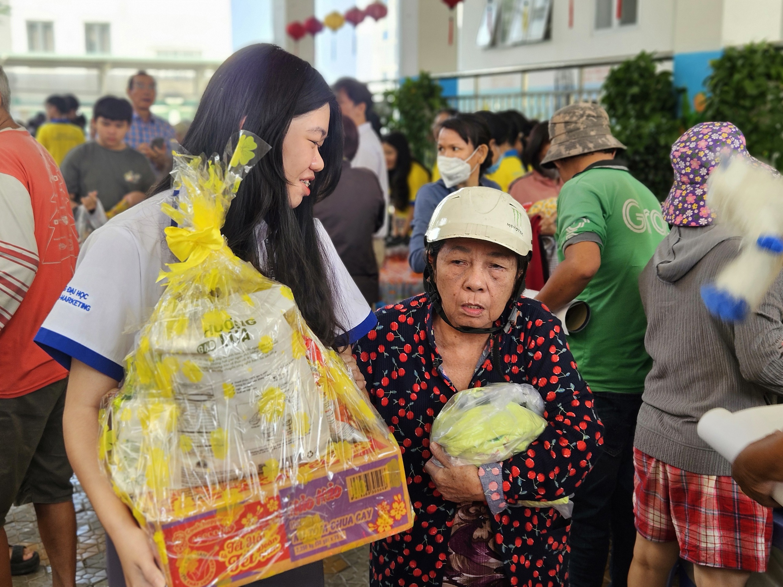 Hành động đẹp tại phiên chợ 0 đồng- Ảnh 4. Hành động đẹp tại phiên chợ 0 đồng- Ảnh 4.