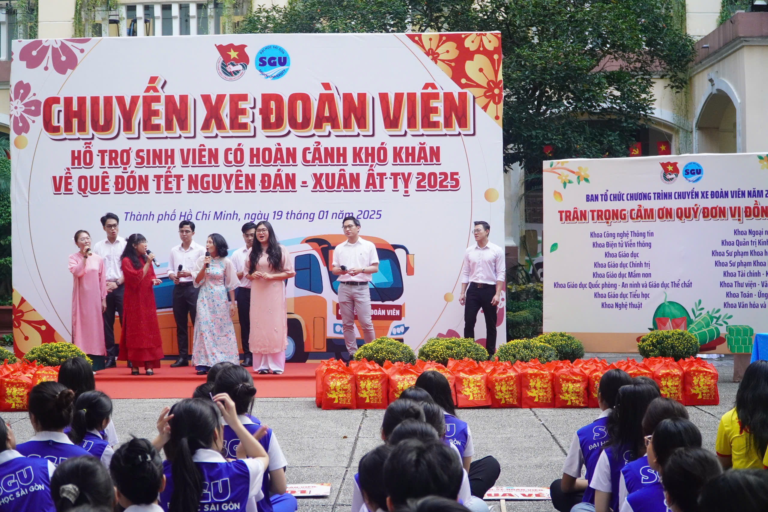 Buổi sáng đong đầy yêu thương ở TP HCM - Ảnh 2. Buổi sáng đong đầy yêu thương ở TP HCM - Ảnh 2.