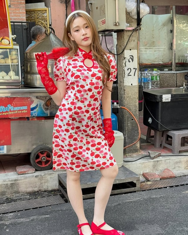 Đắm mình trong không khí mùa xuân với chiếc váy hoa- Ảnh 2. Đắm mình trong không khí mùa xuân với chiếc váy hoa- Ảnh 2.