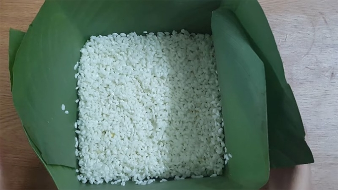 5-224454_210.jpg Nén chặt phần nhân và dàn đều nếp để nhân bánh được cố định và chắc chắn.