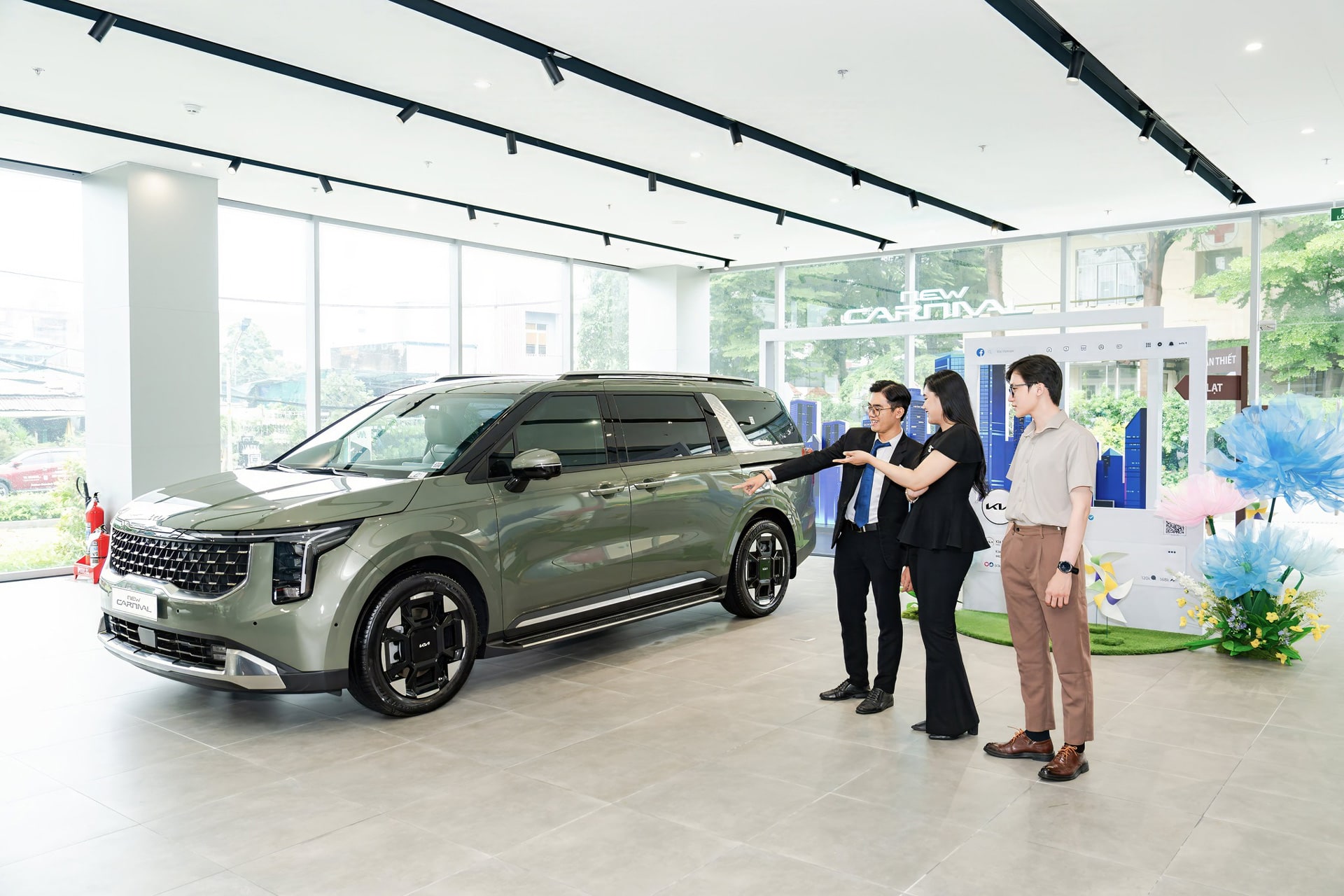 THACO AUTO luôn mang đến những trải nghiệm tốt nhất cho khách hàng với tinh thần “Tận tâm phục vụ” 3