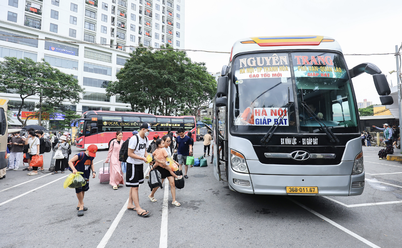 Đặt trước xe khách dịp Tết: Tuyến “cháy vé”, tuyến vắng vẻ- Ảnh 6. Đặt trước xe khách dịp Tết: Tuyến “cháy vé”, tuyến vắng vẻ- Ảnh 6.