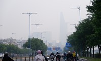 Bất ngờ trung tâm TPHCM hóa 'thành phố mù sương', mờ ảo như Đà Lạt