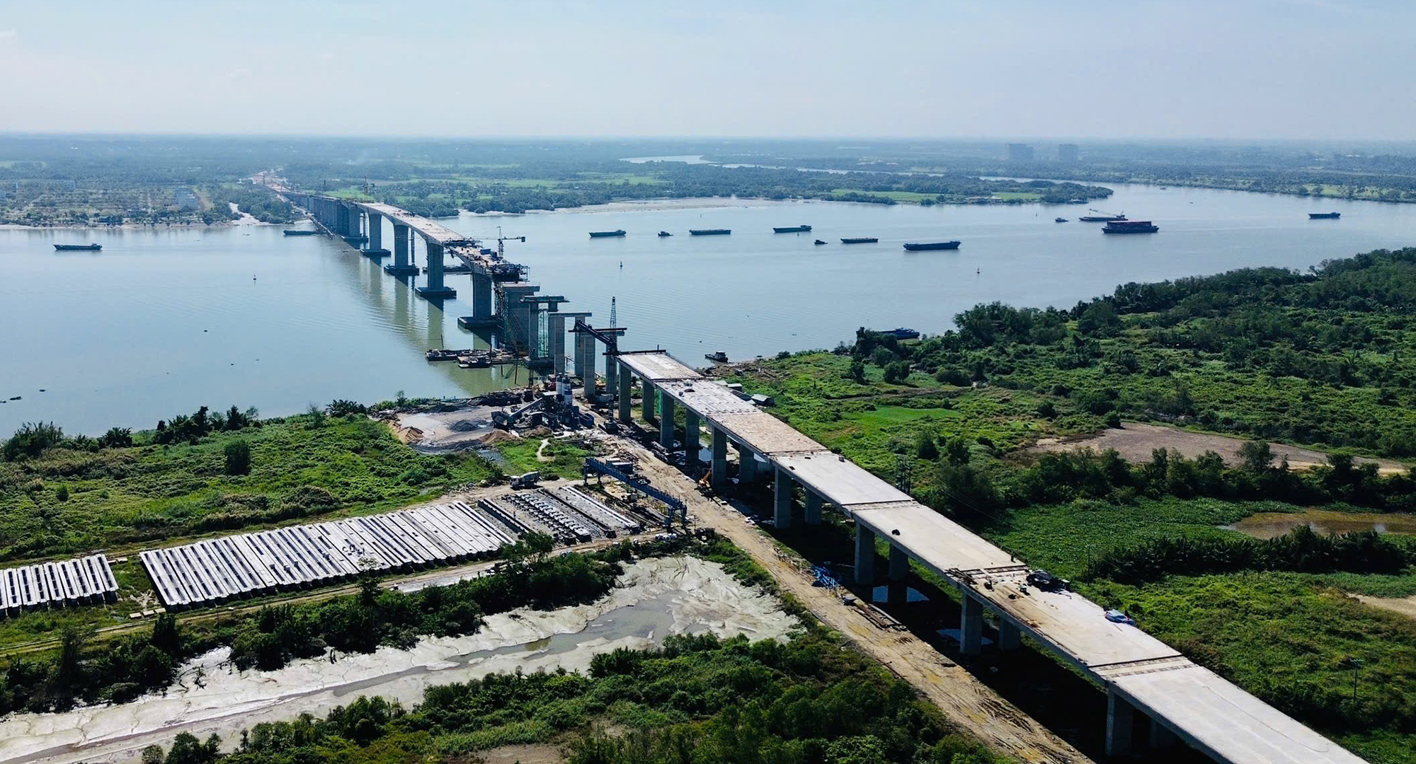 Công trường giao thông thi công xuyên Tết- Ảnh 4. Công trường giao thông thi công xuyên Tết- Ảnh 4.