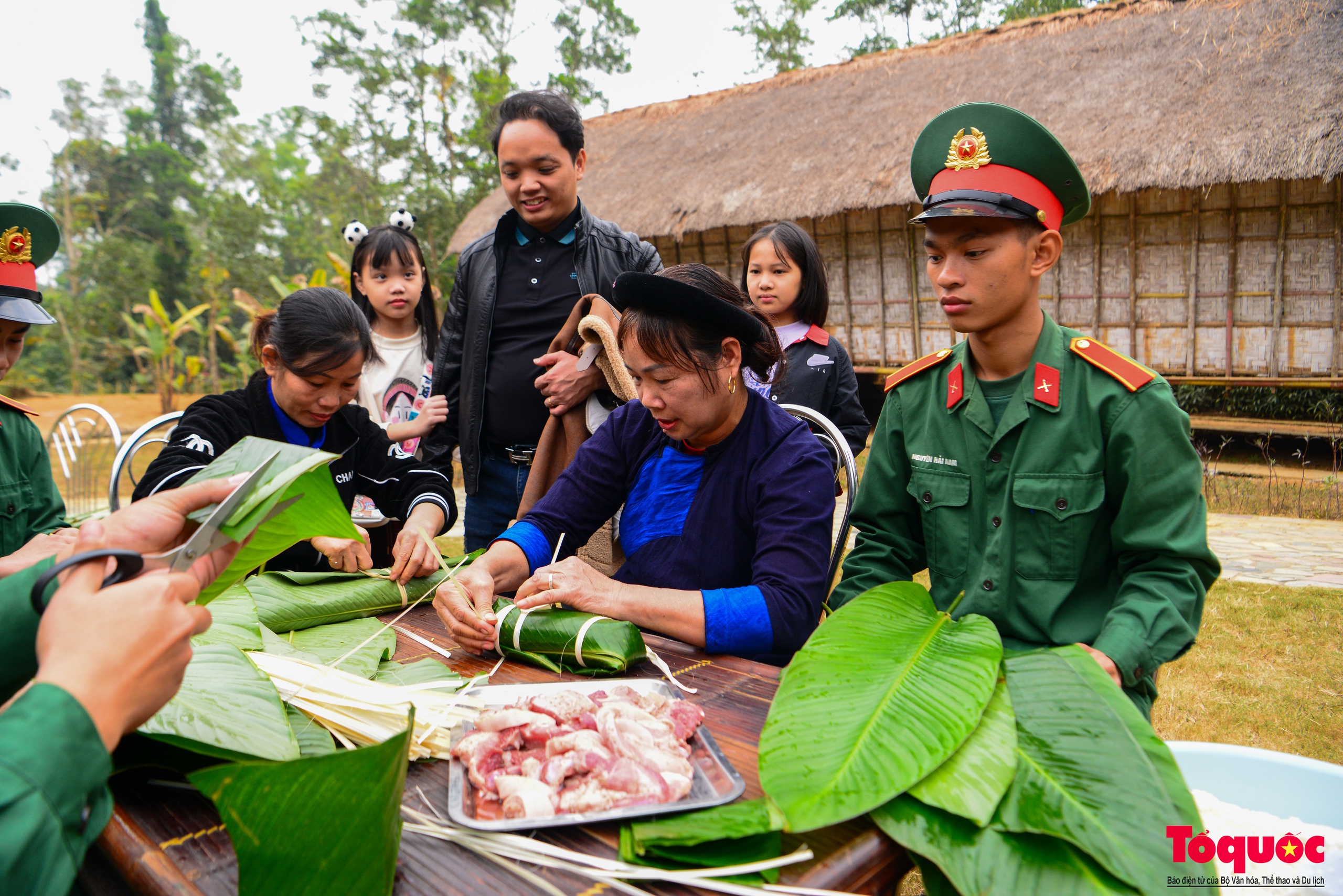 Đồng bào các dân tộc gửi gắm Bánh chưng xanh - Tết vì người nghèo - Ảnh 3. Đồng bào các dân tộc gửi gắm Bánh chưng xanh - Tết vì người nghèo - Ảnh 3.