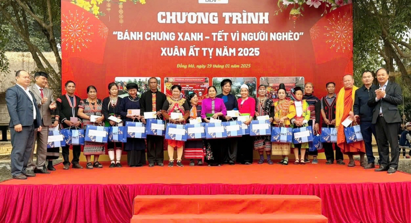 Đồng bào các dân tộc gửi gắm Bánh chưng xanh - Tết vì người nghèo - Ảnh 14. Đồng bào các dân tộc gửi gắm Bánh chưng xanh - Tết vì người nghèo - Ảnh 14.