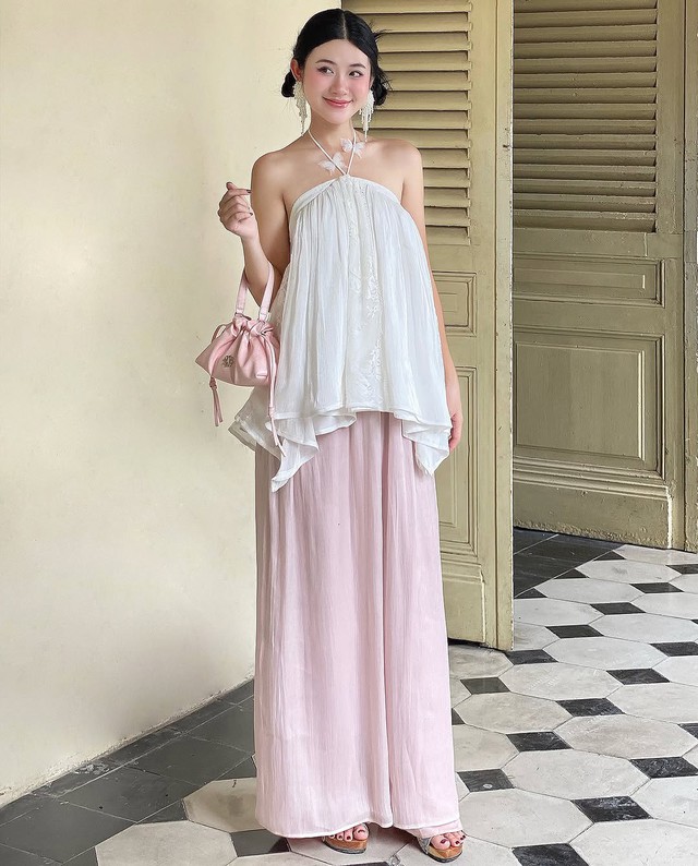 Thêm đằm thắm với các trang phục yếm xinh ngày tết- Ảnh 8. Thêm đằm thắm với các trang phục yếm xinh ngày tết- Ảnh 8.