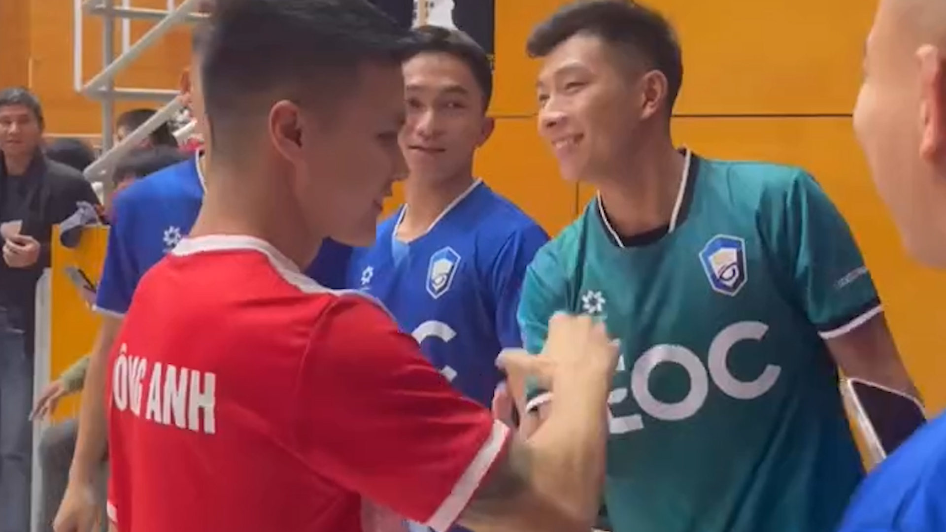Quang Hải, Duy Mạnh cùng Văn Quyết bất ngờ chơi futsal: Sự thật là…- Ảnh 4. Quang Hải, Duy Mạnh cùng Văn Quyết bất ngờ chơi futsal: Sự thật là…- Ảnh 4.