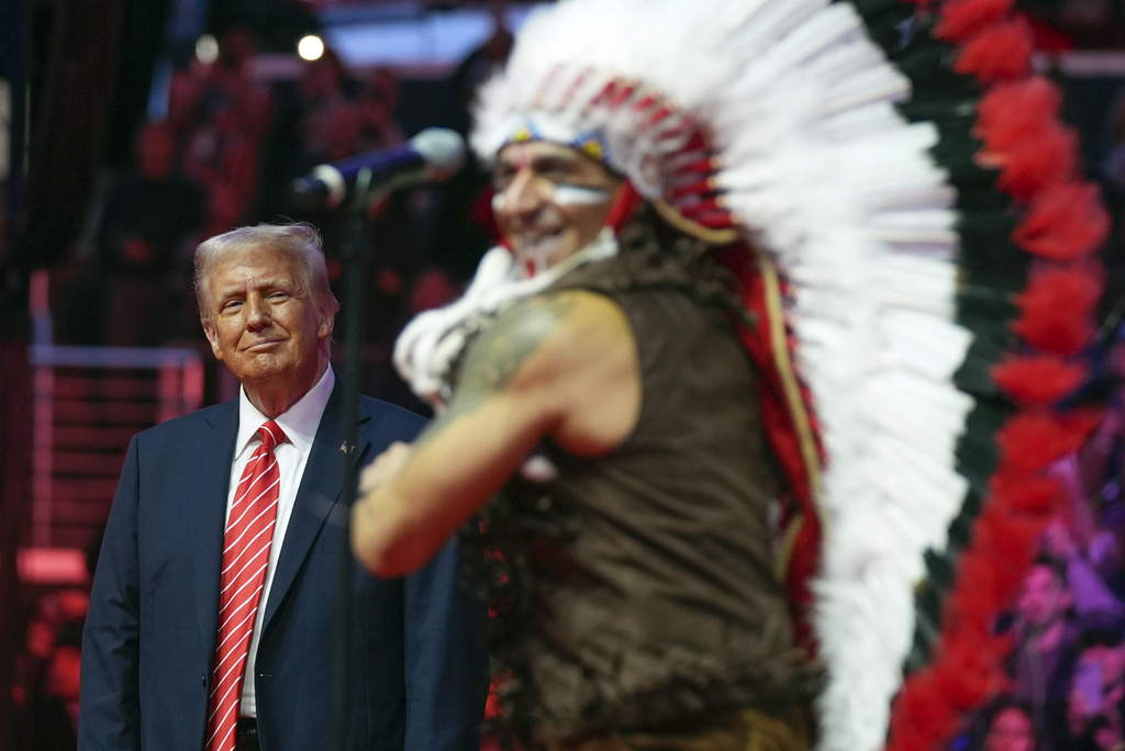 Giờ G trước lễ nhậm chức của ông Trump: an ninh siết chặt, người dân đội mưa tuyết- Ảnh 8. Giờ G trước lễ nhậm chức của ông Trump: an ninh siết chặt, người dân đội mưa tuyết- Ảnh 8.