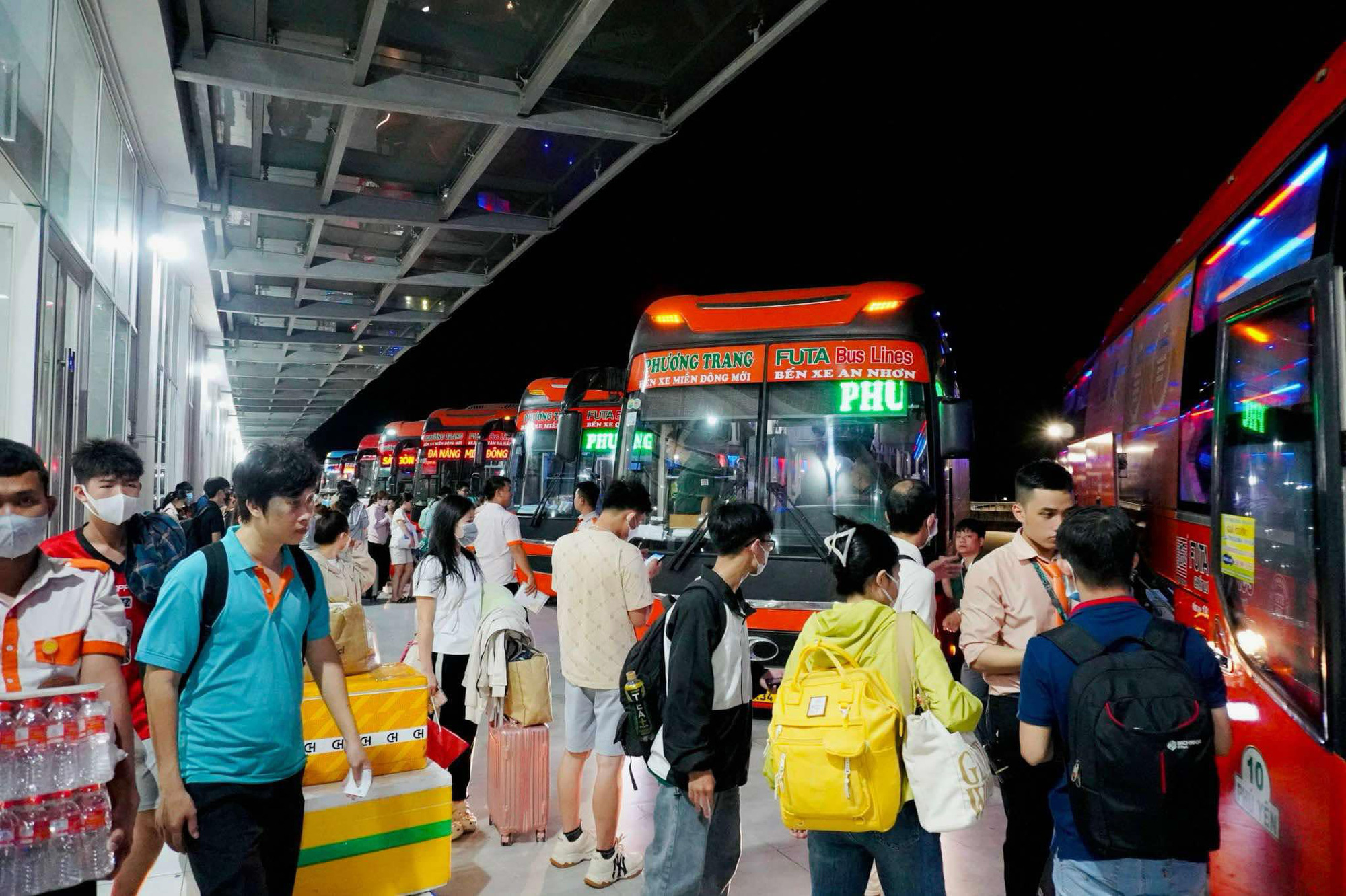 Tin tức sáng 21-1: TP.HCM thông xe cầu Tân Kỳ Tân Quý; Tổng giám đốc BĐS Phát Đạt bán sạch cổ phiếu - Ảnh 2. Tin tức sáng 21-1: TP.HCM thông xe cầu Tân Kỳ Tân Quý; Tổng giám đốc BĐS Phát Đạt bán sạch cổ phiếu - Ảnh 2.