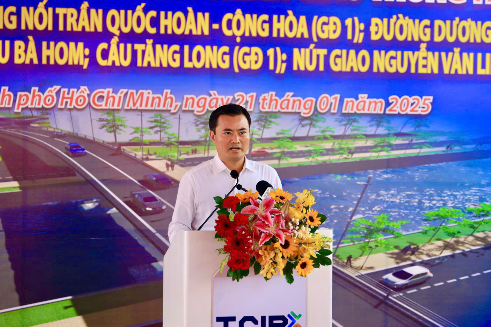 TP HCM: Thông xe cầu Tân Kỳ Tân Quý - Ảnh 3. TP HCM: Thông xe cầu Tân Kỳ Tân Quý - Ảnh 3.