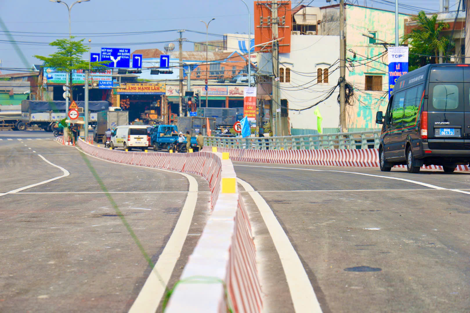 TP HCM: Thông xe cầu Tân Kỳ Tân Quý - Ảnh 8. TP HCM: Thông xe cầu Tân Kỳ Tân Quý - Ảnh 8.
