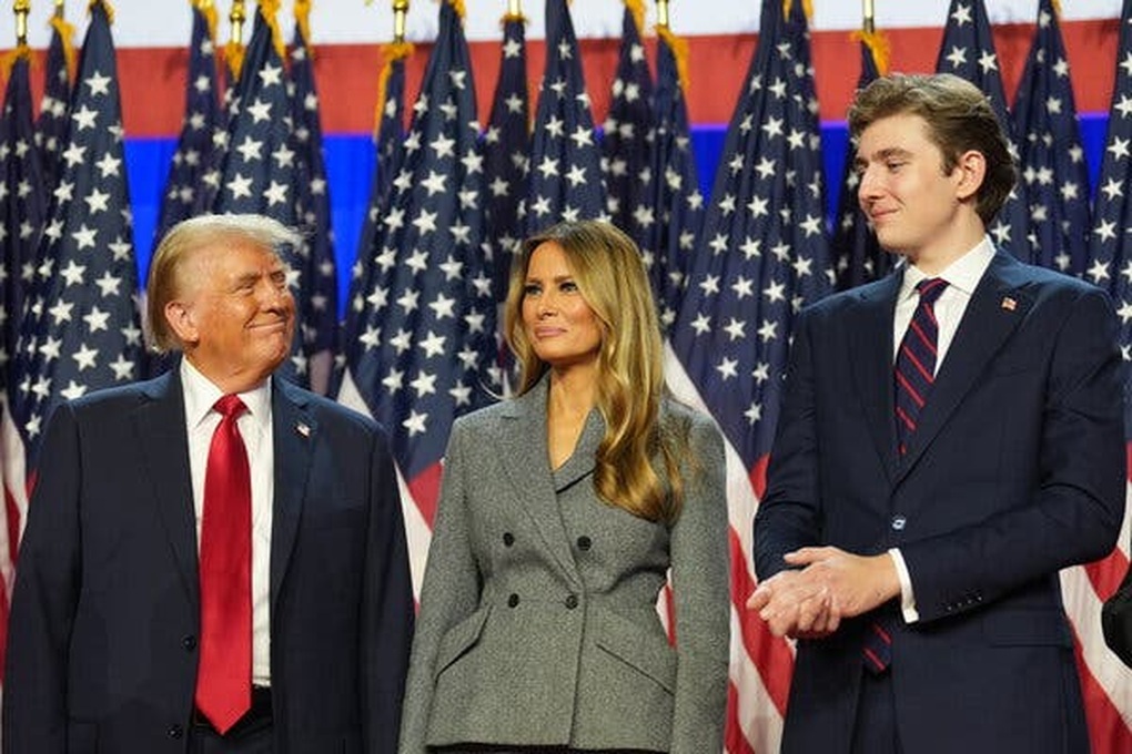 Giải mã trang phục của Phu nhân Melania Trump trong lễ nhậm chức của chồng - 5 Giải mã trang phục của Phu nhân Melania Trump trong lễ nhậm chức của chồng - 5