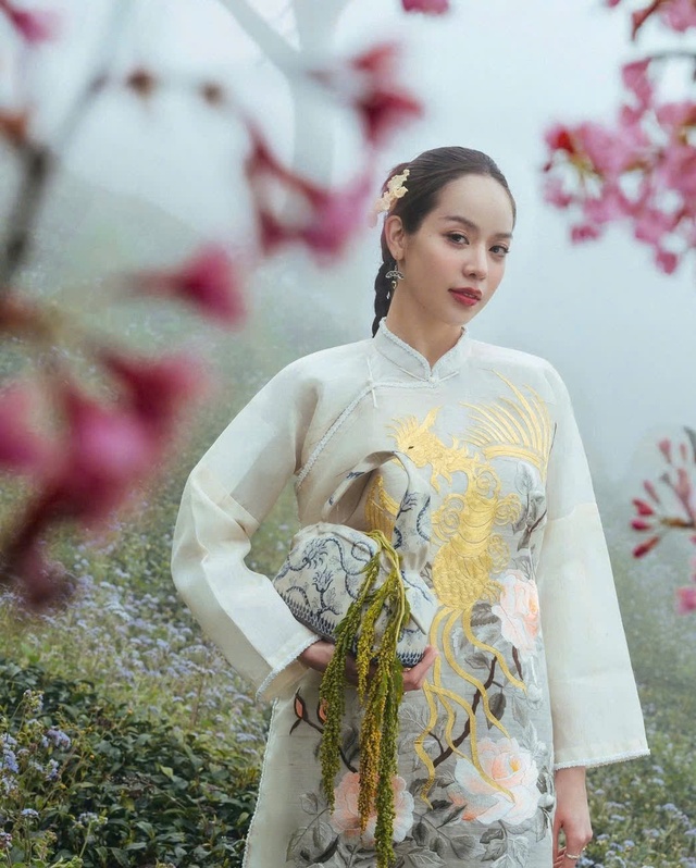 Bí quyết để diện áo dài thật đẹp trong ngày tết- Ảnh 5. Bí quyết để diện áo dài thật đẹp trong ngày tết- Ảnh 5.