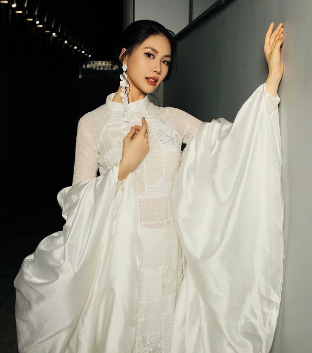Bí quyết để diện áo dài thật đẹp trong ngày tết- Ảnh 7. Bí quyết để diện áo dài thật đẹp trong ngày tết- Ảnh 7.