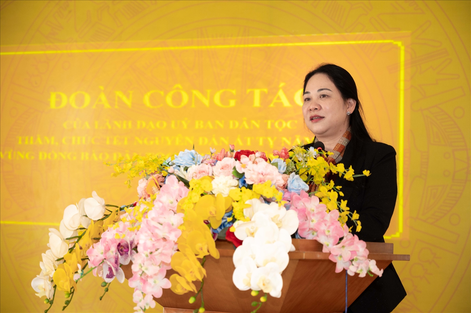 Trong chuyến công tác Thứ trưởng, Phó Chủ nhiệm Nông Thị Hà đã ân cần thăm hỏi, động viên và gửi lời chúc mừng năm mới tới cán bộ và nhân dân huyện Bắc Mê, tỉnh Hà Giang Trong chuyến công tác Thứ trưởng, Phó Chủ nhiệm Nông Thị Hà đã ân cần thăm hỏi, động viên và gửi lời chúc mừng năm mới tới cán bộ và nhân dân huyện Bắc Mê, tỉnh Hà Giang