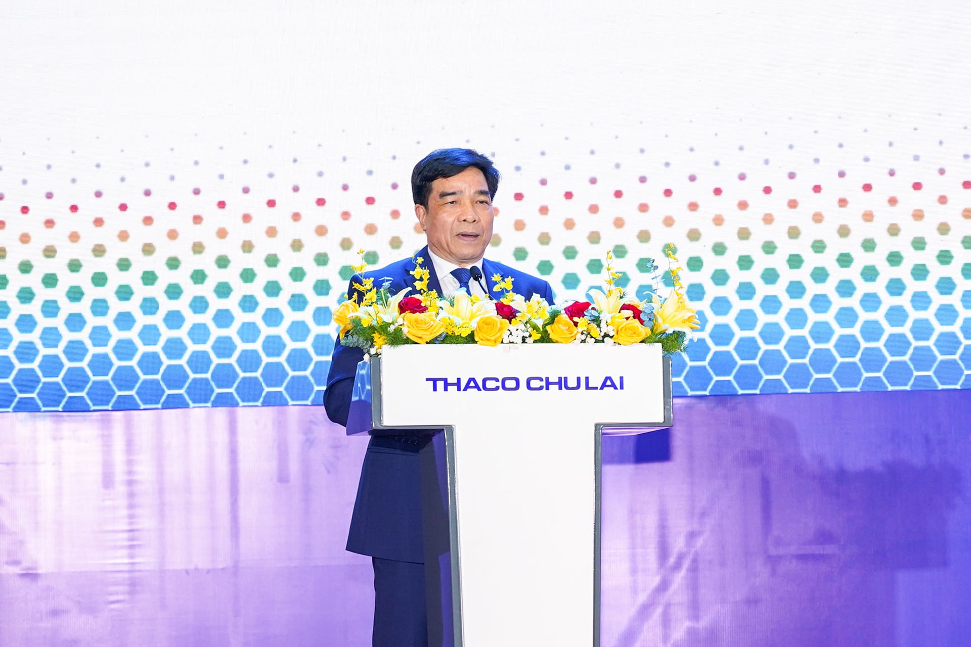 Ông Lê Văn Dũng - Chủ tịch UBND tỉnh Quảng Nam phát biểu tại Hội nghị Hình-3