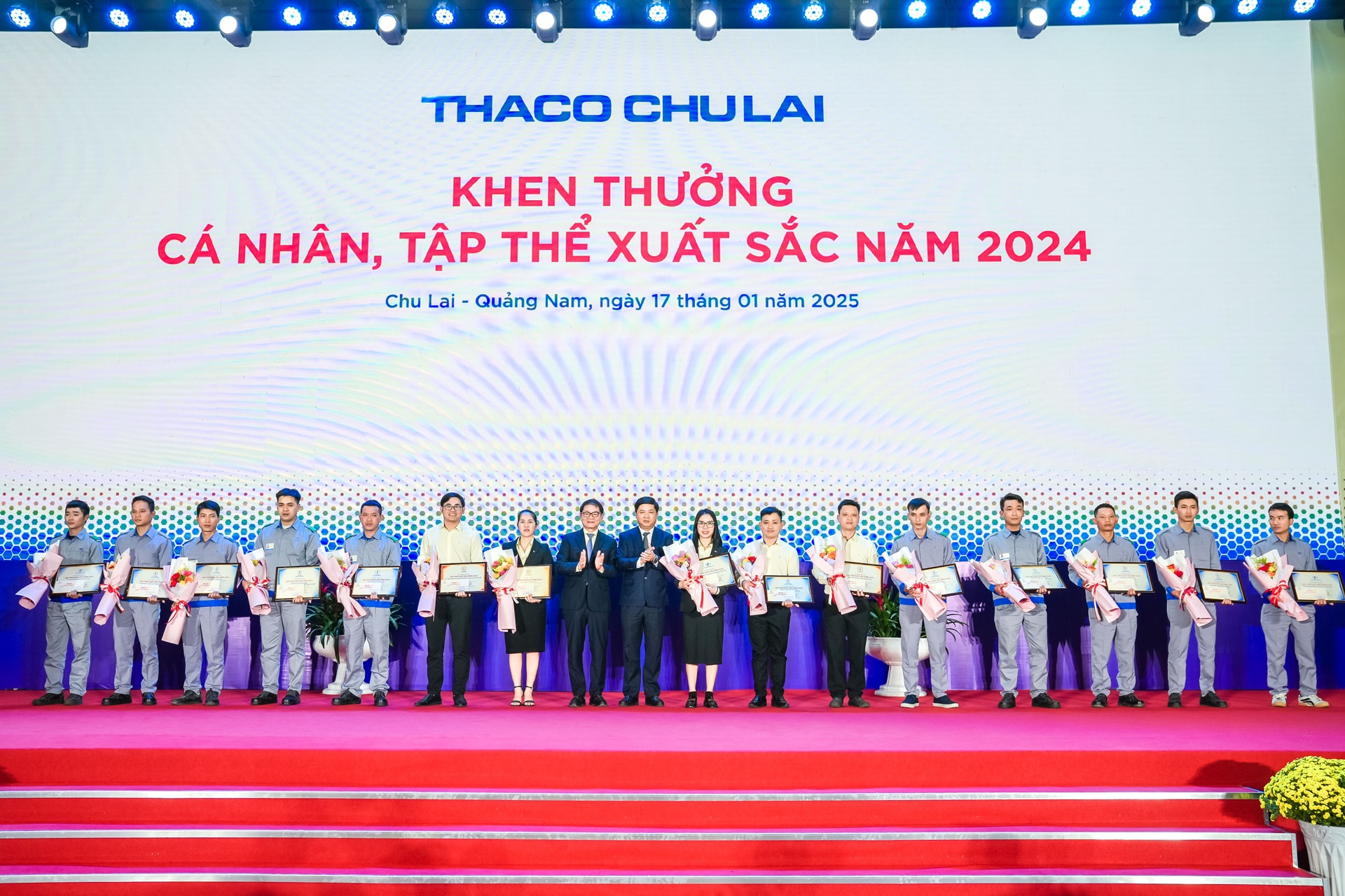 Khen thưởng cá nhân, tập thể xuất sắc năm 2024 Hình-5