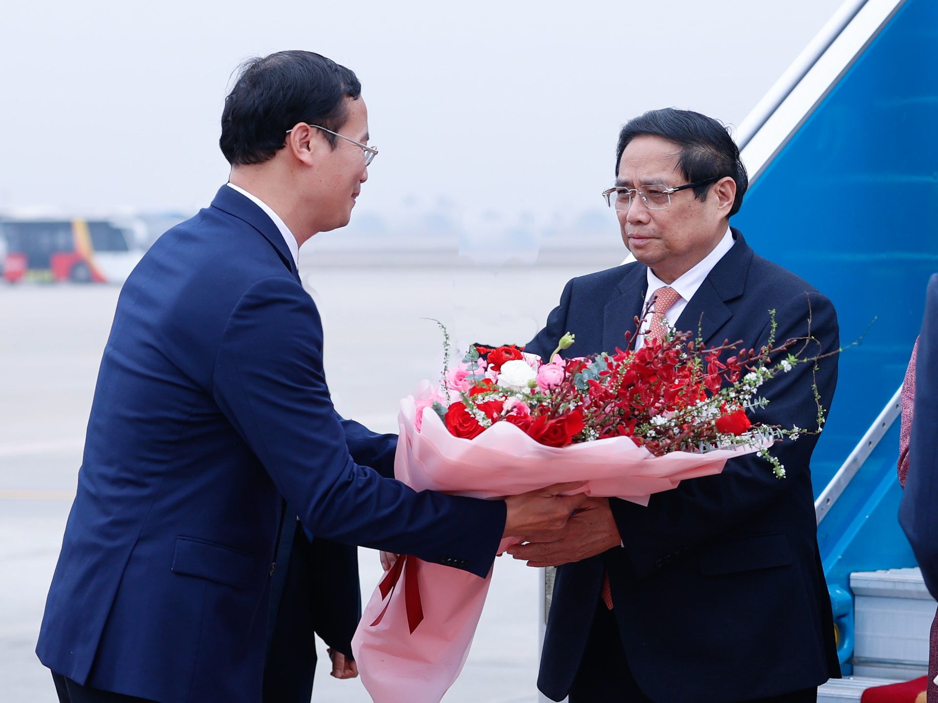 Thủ tướng Phạm Minh Chính về tới Hà Nội, kết thúc tốt đẹp chuyến công tác tới Ba Lan, Czech, Thụy Sĩ- Ảnh 2. Thủ tướng Phạm Minh Chính về tới Hà Nội, kết thúc tốt đẹp chuyến công tác tới Ba Lan, Czech, Thụy Sĩ- Ảnh 2.