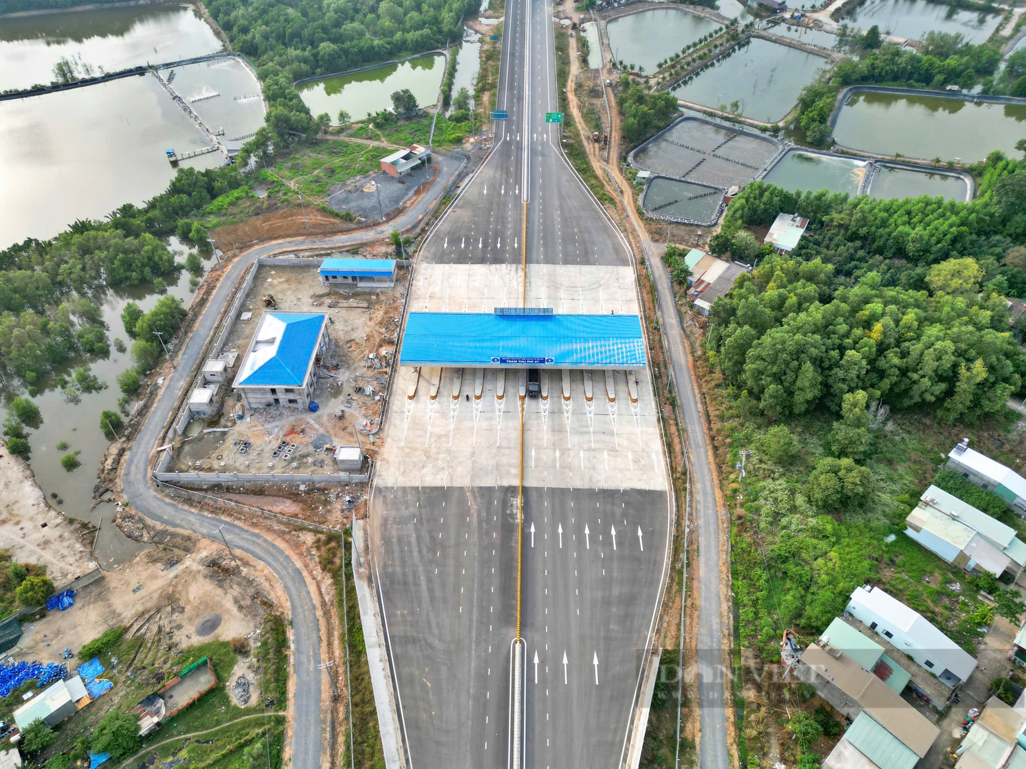 Diện mạo hai đoạn cao tốc Bến Lức - Long Thành chính thức thông xe vào 24 Tết- Ảnh 7. Diện mạo hai đoạn cao tốc Bến Lức - Long Thành chính thức thông xe vào 24 Tết- Ảnh 7.