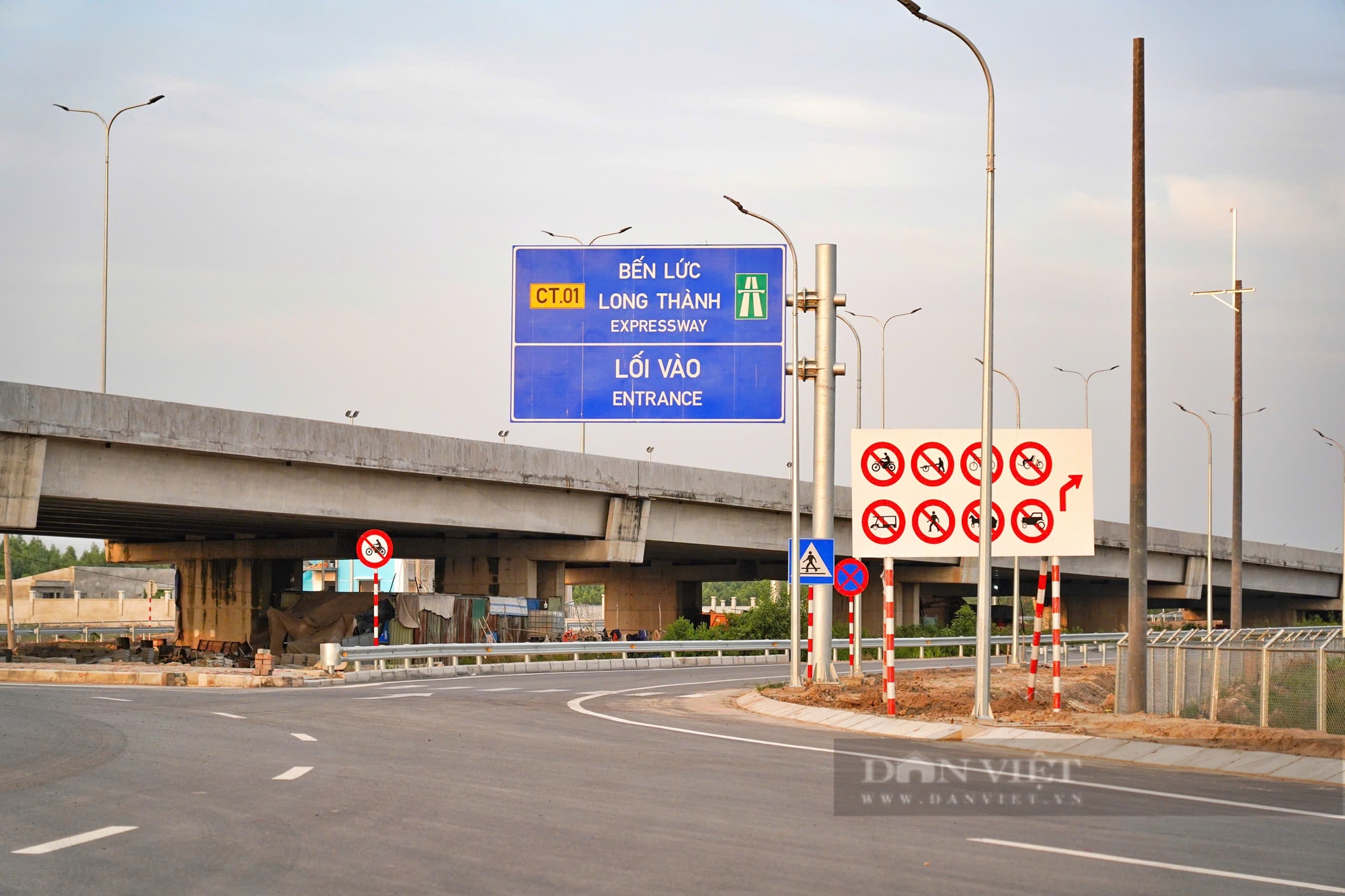 Diện mạo hai đoạn cao tốc Bến Lức - Long Thành chính thức thông xe vào 24 Tết- Ảnh 9. Diện mạo hai đoạn cao tốc Bến Lức - Long Thành chính thức thông xe vào 24 Tết- Ảnh 9.