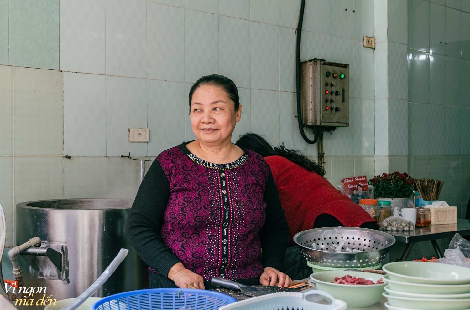 Quán phở không tên, không biển hiệu bán hơn 40 năm: Chỉ bán duy nhất một món, nói không với chanh mà vẫn - Ảnh 15. Quán phở không tên, không biển hiệu bán hơn 40 năm: Chỉ bán duy nhất một món, nói không với chanh mà vẫn - Ảnh 15.
