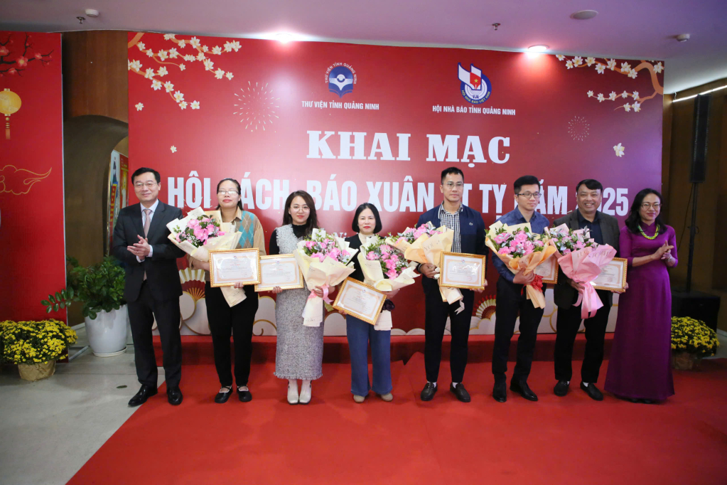 quang ninh trung bay hon 1000 an pham bao tap chi xuan tai hoi sach bao xuan at ty 2025 hinh 2