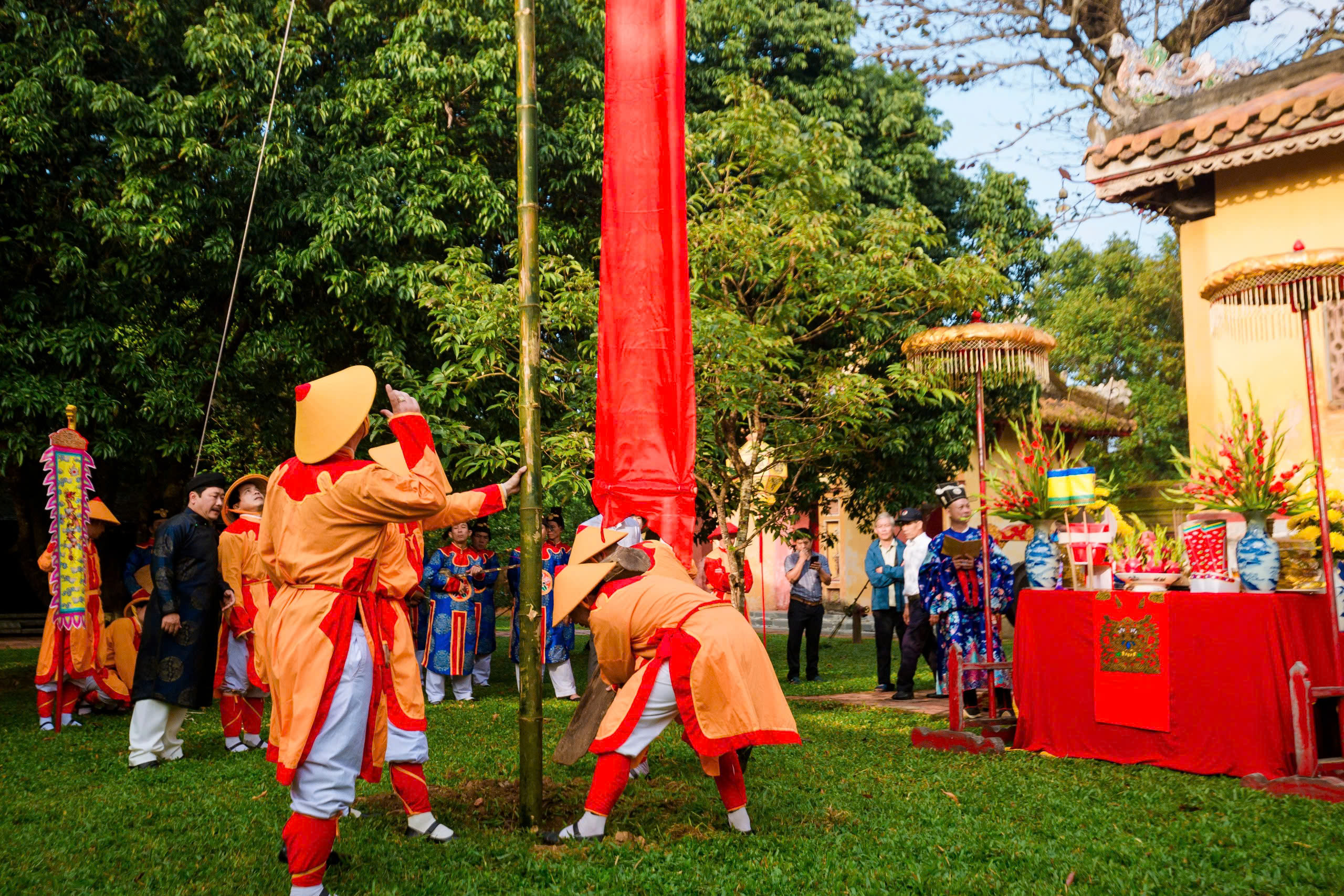 Độc đáo lễ dựng nêu ngày Tết tại Đại nội Huế- Ảnh 8. Độc đáo lễ dựng nêu ngày Tết tại Đại nội Huế- Ảnh 8.