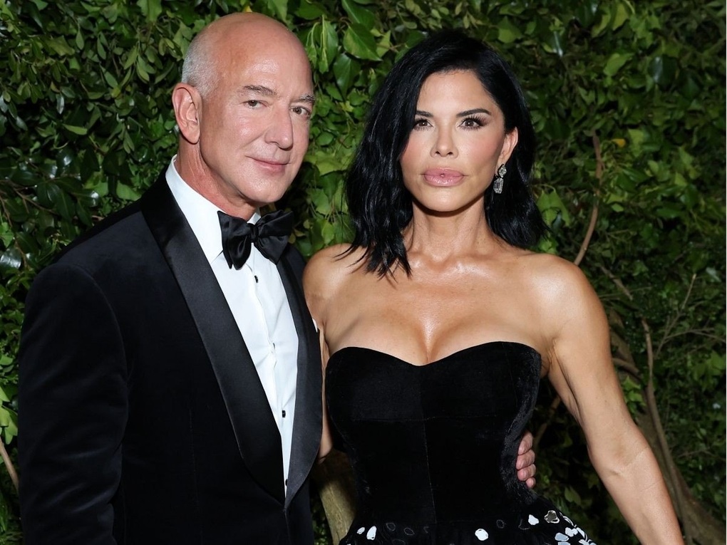 Bạn gái tỷ phú Jeff Bezos mặc gợi cảm trong lễ nhậm chức của ông Trump - 3 Bạn gái tỷ phú Jeff Bezos mặc gợi cảm trong lễ nhậm chức của ông Trump - 3