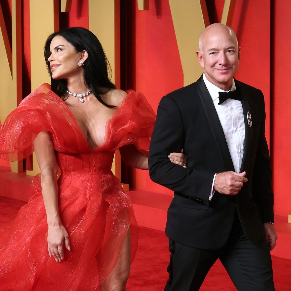 Bạn gái tỷ phú Jeff Bezos mặc gợi cảm trong lễ nhậm chức của ông Trump - 6 Bạn gái tỷ phú Jeff Bezos mặc gợi cảm trong lễ nhậm chức của ông Trump - 6