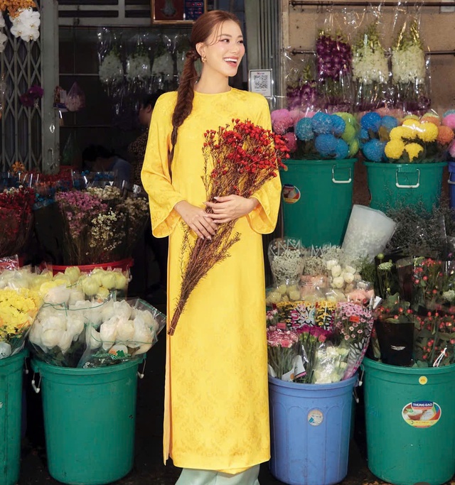Áo dài trơn lên ngôi, đẹp mê ly khi nàng xuống phố- Ảnh 6. Áo dài trơn lên ngôi, đẹp mê ly khi nàng xuống phố- Ảnh 6.