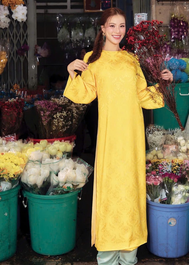 Áo dài trơn lên ngôi, đẹp mê ly khi nàng xuống phố- Ảnh 7. Áo dài trơn lên ngôi, đẹp mê ly khi nàng xuống phố- Ảnh 7.