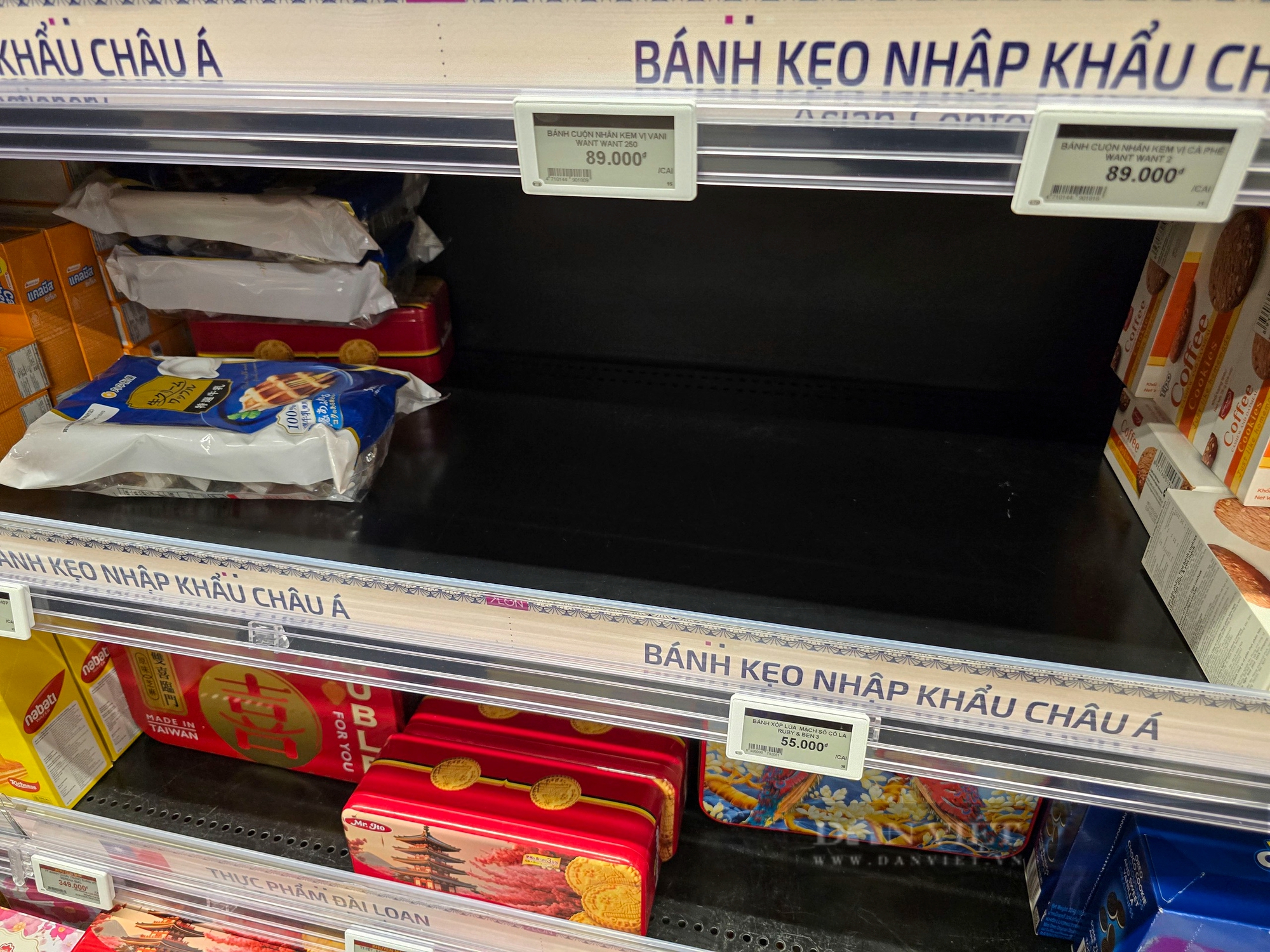 Cận Tết, 'tín đồ' thời trang săn sale tới tận nửa đêm, siêu thị liên tục lấp đầy kệ trống - Ảnh 40.