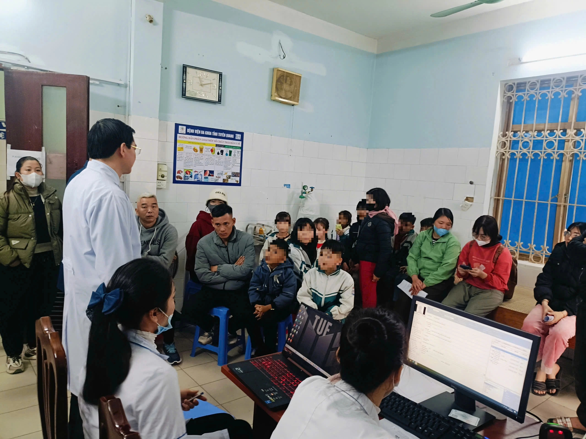 Tuyên Quang: 28 học sinh tiểu học nhập viện, nghi uống nhầm thuốc diệt chuột- Ảnh 1. Tuyên Quang: 28 học sinh tiểu học nhập viện, nghi uống nhầm thuốc diệt chuột- Ảnh 1.