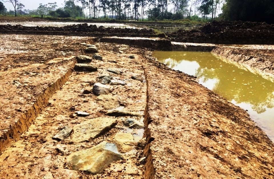 Kết quả khai quật hào thành phía Đông và Tây công trình kiến trúc bằng đá “độc nhất vô nhị” - 5 Kết quả khai quật hào thành phía Đông và Tây công trình kiến trúc bằng đá “độc nhất vô nhị” - 5