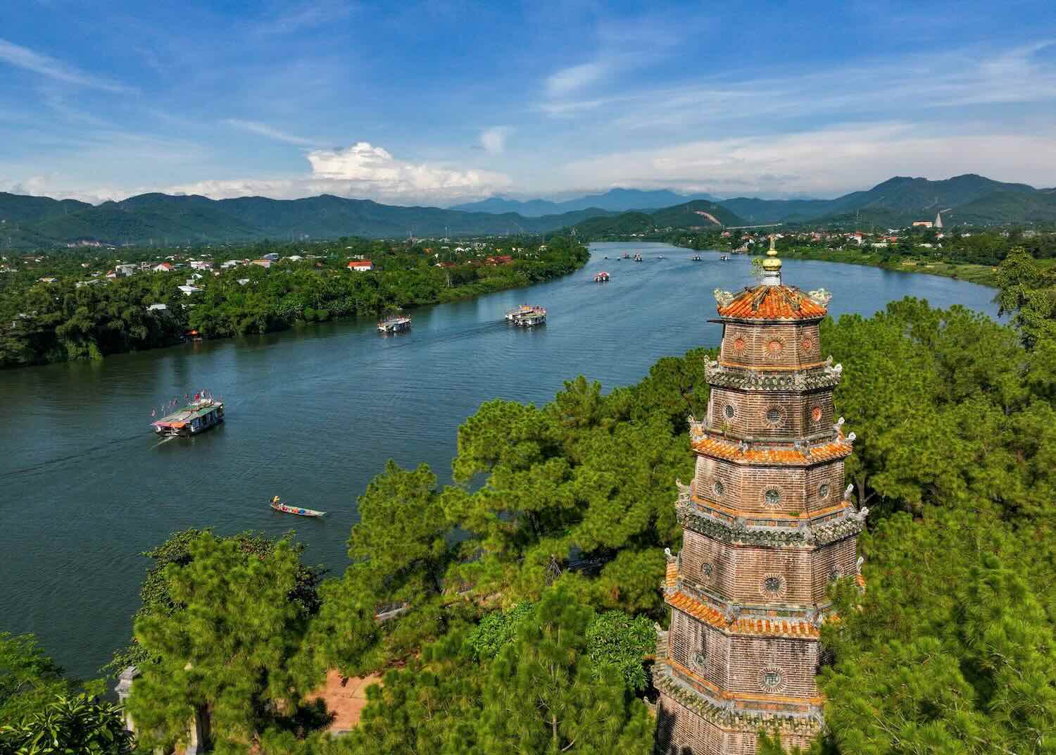 Một góc chùa Thiên Mụ. Ảnh: Nguyễn Phong.