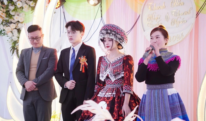 Ảnh cưới cô dâu Nùng xinh đẹp và chú rể Mông 'tổng tài' gây sốt mạng - Ảnh 2. Ảnh cưới cô dâu Nùng xinh đẹp và chú rể Mông 'tổng tài' gây sốt mạng - Ảnh 2.
