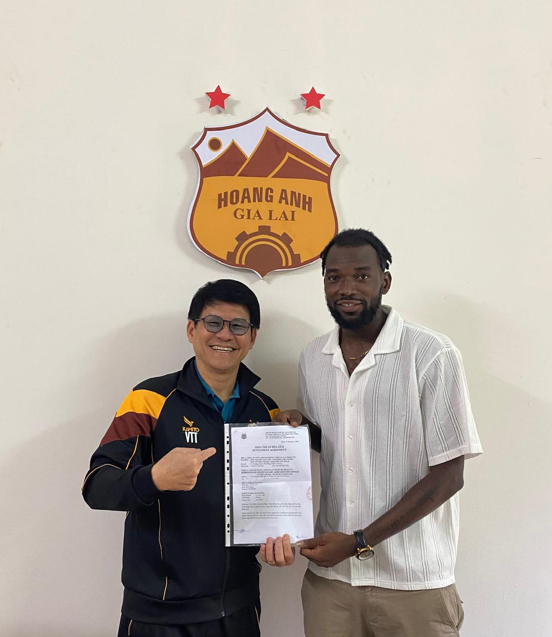 Giải quyết xong tranh chấp với cầu thủ Martin Dzilah, HAGL được FIFA gỡ bỏ lệnh cấm chuyển nhượng Giải quyết xong tranh chấp với cầu thủ Martin Dzilah, HAGL được FIFA gỡ bỏ lệnh cấm chuyển nhượng