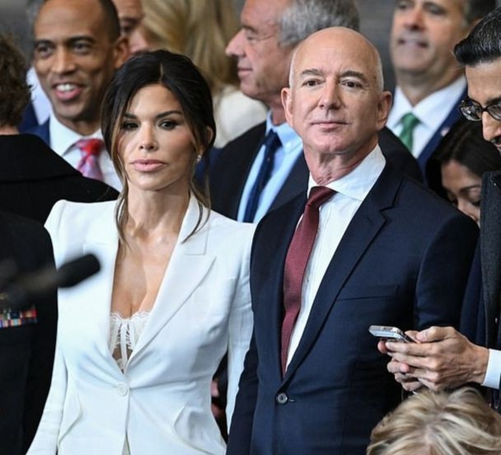 Bạn gái tỷ phú Jeff Bezos mặc gợi cảm trong lễ nhậm chức của ông Trump - 1 Bạn gái tỷ phú Jeff Bezos mặc gợi cảm trong lễ nhậm chức của ông Trump - 1