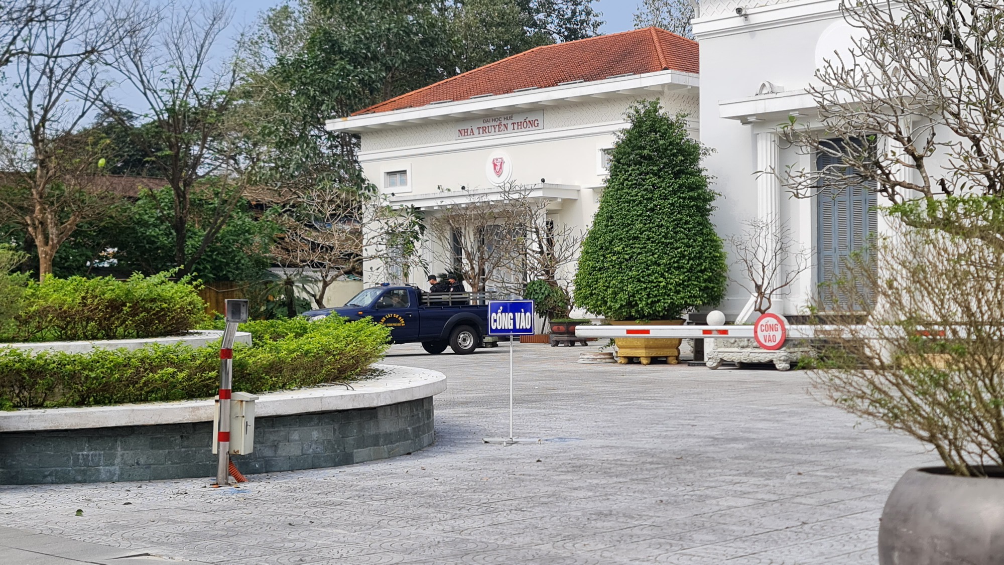 Bắt Giám đốc Đại học Huế, khám xét trụ sở làm việc và nhà riêng- Ảnh 1. Bắt Giám đốc Đại học Huế, khám xét trụ sở làm việc và nhà riêng- Ảnh 1.